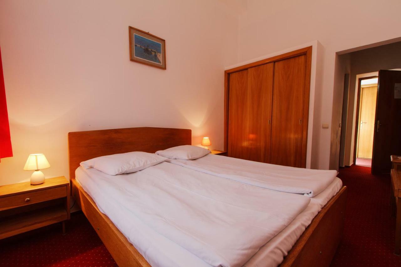 Hotel Teilor Caciulata Ngoại thất bức ảnh